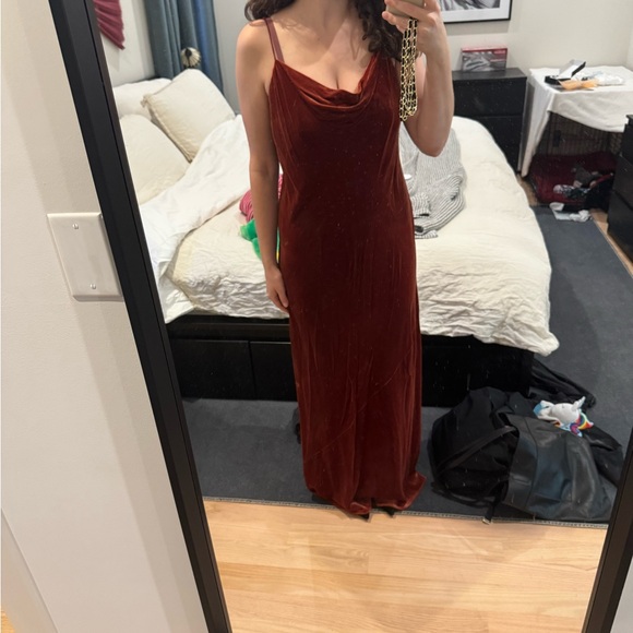 Elegant Velvet Red Dress - Picture 1 of 4